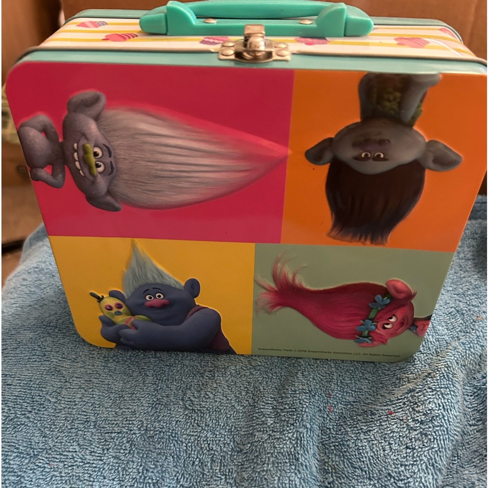 2016 Dreamworks 3D Trolls Metal Lunch Box Collectible 8X6X3 inches. With puzzle
